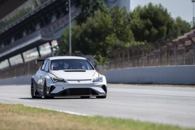 Mattias Ekstrm wordt officieel CUPRA e-Racer fabriekscoureur