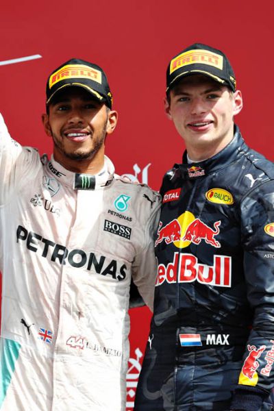Max Verstappen en Lewis Hamilton racexpress