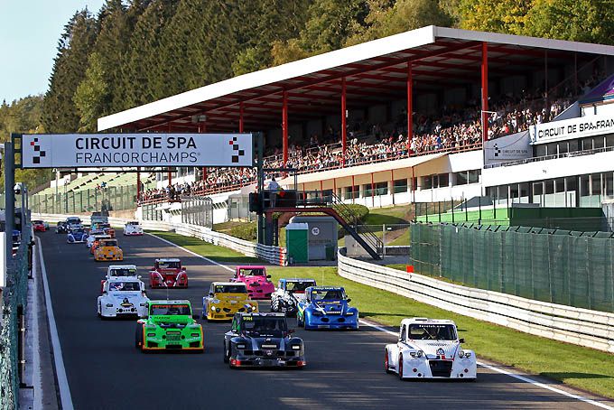 Racen met 2CV (Eend) op Circuit Spa-Francorchamps en dat 24 uren lang...
