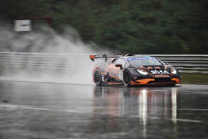 Belgium Racing Lamborghini wint bewogen regenrace