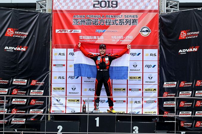 Joey Alders wint 3 races Asia Formule Renault