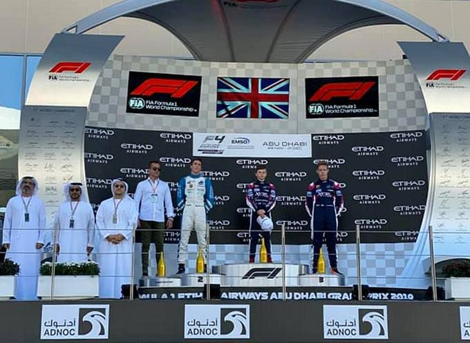 Tijmen van der Helm snelt in F4 UAE naar podium!