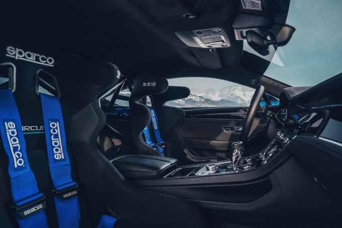 Bentley Continental GT goed beslagen ten ijs met 6,0L motor en 626pk tijdens GP Ice Race