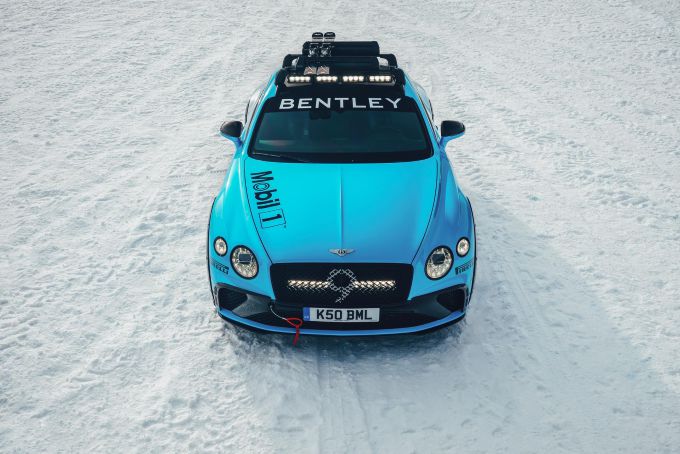Bentley Continental GT goed beslagen ten ijs met 6,0L motor en 626pk tijdens GP Ice Race