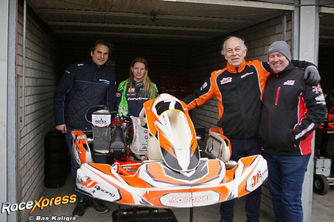 Emely de Heus en crew vader Bert en Jan Moorman en Jacco van Dijk