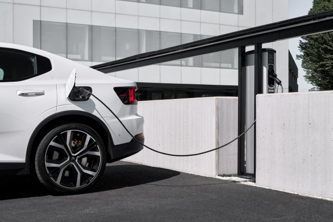 Polestar werkt samen met Plugsurfing voor meer laadgemak in Europa