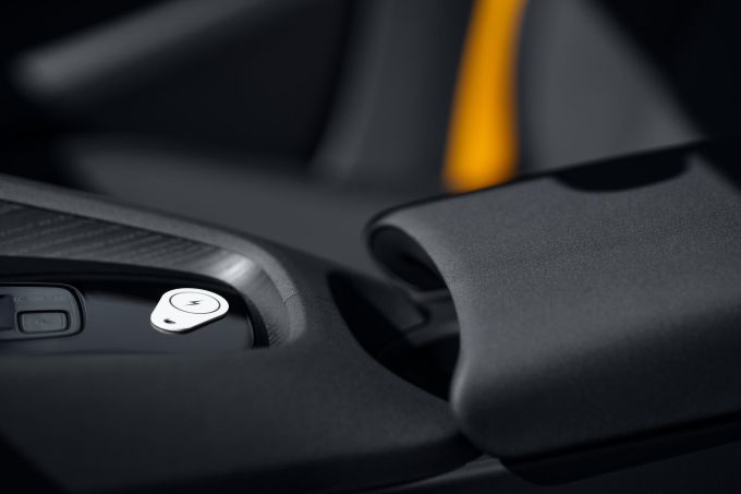 Polestar werkt samen met Plugsurfing voor meer laadgemak in Europa