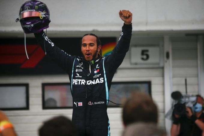 Lewis_Hamilton_F1_Mercedes_winner_Hungary