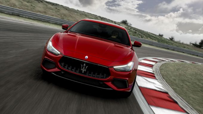 Maserati introduceert 580 pk sterke Ghibli Trofeo en Quattroporte Trofeo