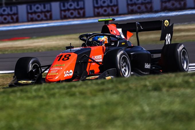 Bent Viscaal pakt eerste overwinning in FIA F3