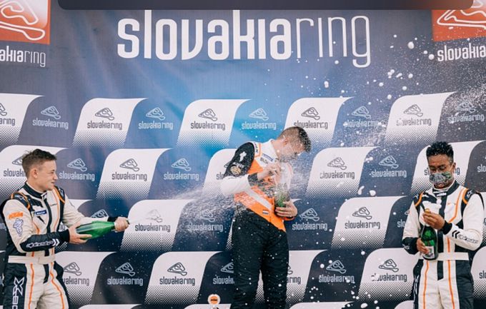 Overwinning Rick Bouthoorn Slovakia Ring in Slowakije KTM X-Bow Cup Europe