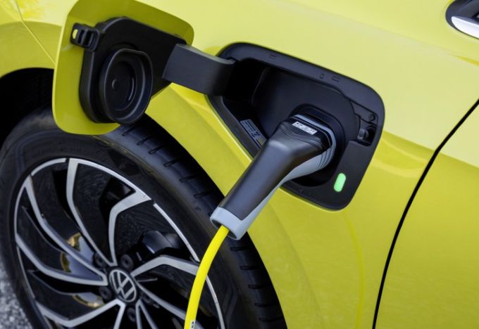 Volkswagen maakt prijzen nieuwe plug-in hybride Golf-modellen bekend