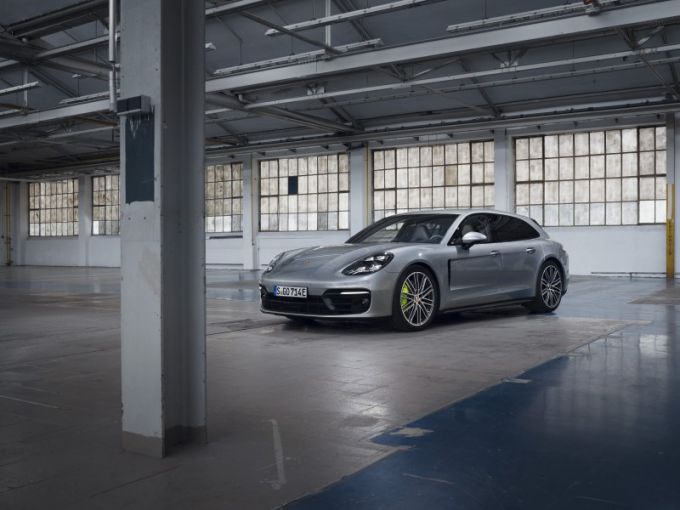Tot zelfs 700 pk: nieuwe plug-in hybrideversies voor Porsche Panamera
