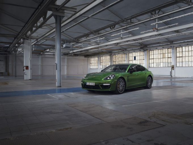 Tot zelfs 700 pk: nieuwe plug-in hybrideversies voor Porsche Panamera