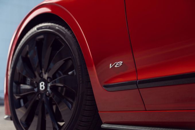  Bentley onthult de Flying Spur V8