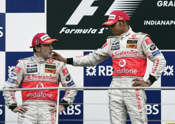 Alonso_en_Hamilton podium