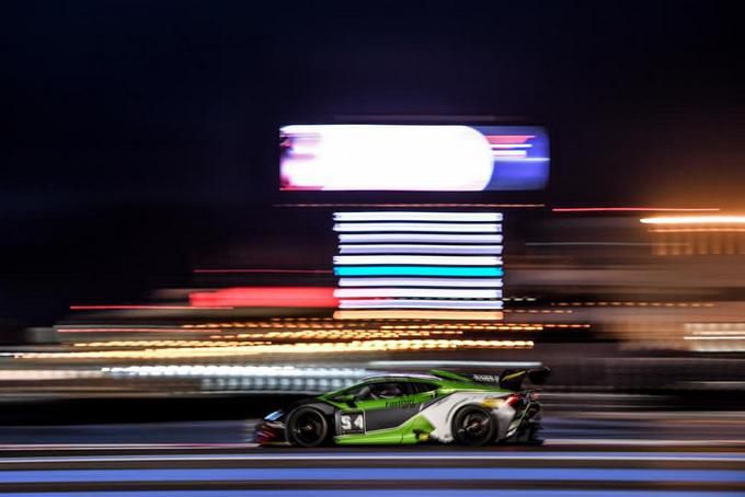 Autocoureurs Maxime Oosten en Milan Teekens maken indruk met de Lamborghini Huracn tijdens vuurdoop in Super Trofeo