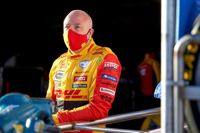 Techniek laat Tom Coronel deels in de steek in FIA WTCR op Motorland Aragón