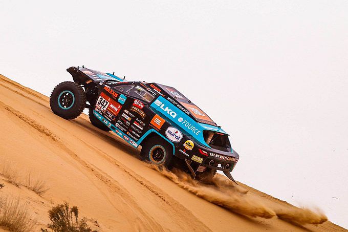 Dakar 2021 Tim en Tom Coronel spectaculair door zevende etappe