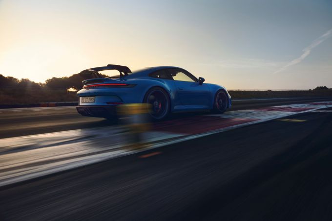Nieuwe Porsche 911 GT3 is geboren op het circuit 9