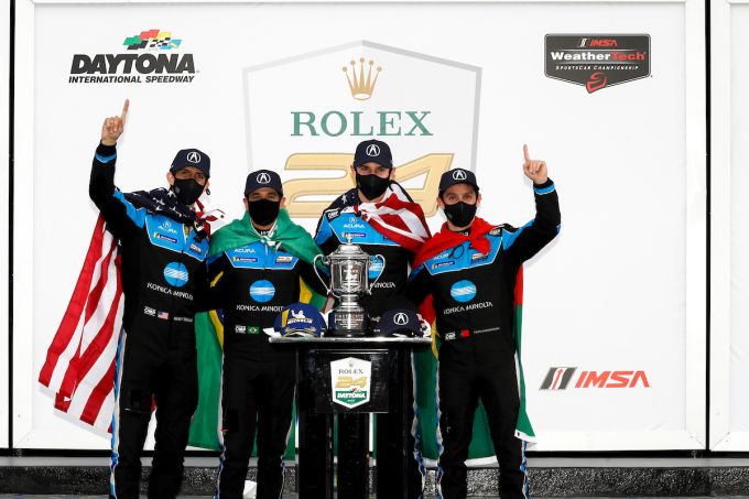 Podium winnaar Daytona 2021_Nr10_Konica_Minolta_Acura_ARX-05_Acura_DPi_Helio_Castroneves_Alexander_Rossi_Filipe_Albuquerque_Ricky_Taylor