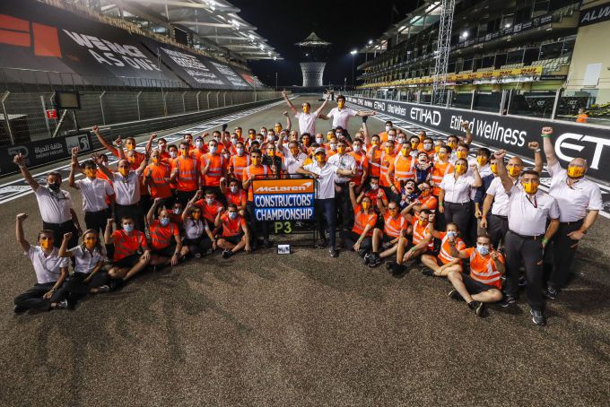 McLaren_crew_P3_constructors_championship_2020