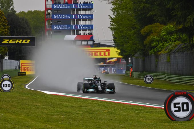 Wet wet wet Lewis Hamilton F1