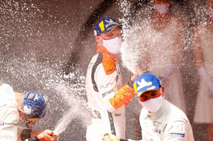 Porsche Mobil 1 Supercup Monaco_Larry_ten_Voorde_champagne op podium