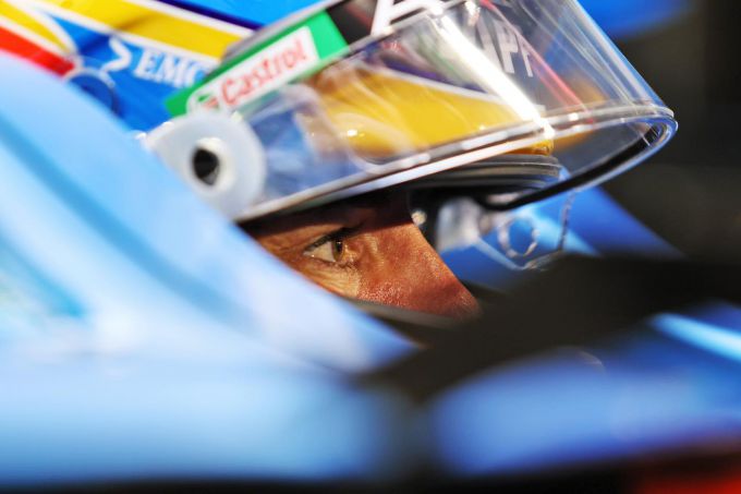 Fernando_Alonso_F1_Alpine_close_up_in_cockpit