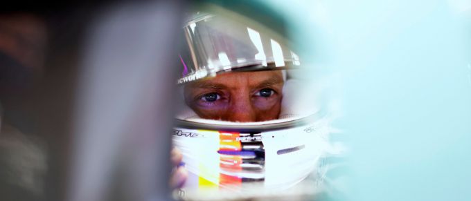 GP2103_Sebastian_Vettel_F1_Aston Martin concentrated