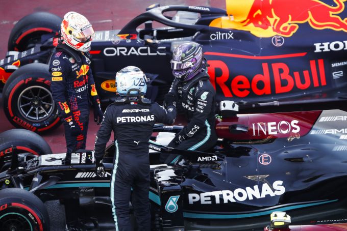 Lewis_Hamilton_100e_pole_Max_Verstappen_P2_Bottas_P3_GP_Spanje_2021