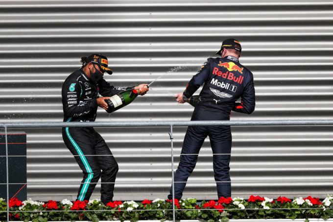Lewis_Hamilton_versus_Max_Verstappen_champagne