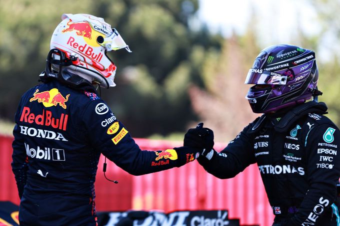 Max_Verstappen_versus_Lewis_Hamilton_F1_GP_Spanje_2021