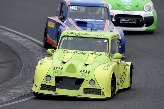 2CV Racing Cup 'Lelijk Eendje' over de 'bankins' van het Circuit van Zandvoort