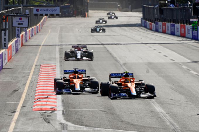 McLaren_Lando_Norris_leads_Daniel_Ricciardo_2021AzerbaijanGrandPrix