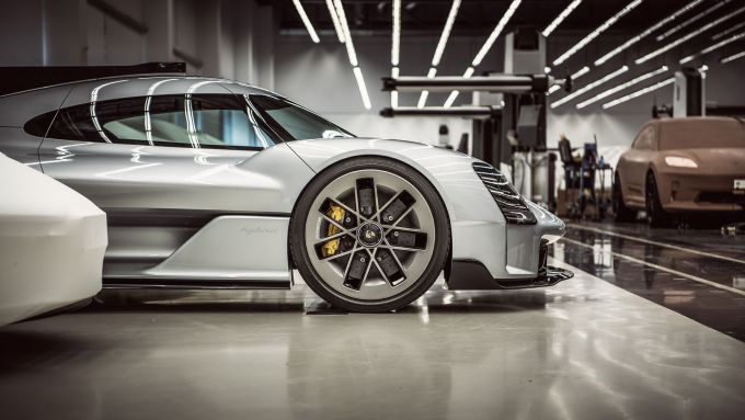  Porsche-919-Street-2