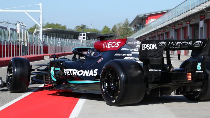 Pirelli nieuwe inch banden te kunnen testen in in Abu Dhabi | RaceXpress