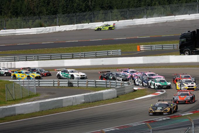 DTM Nuerburgring Christian Klien McLaren JP Motorsport voert het veld aan