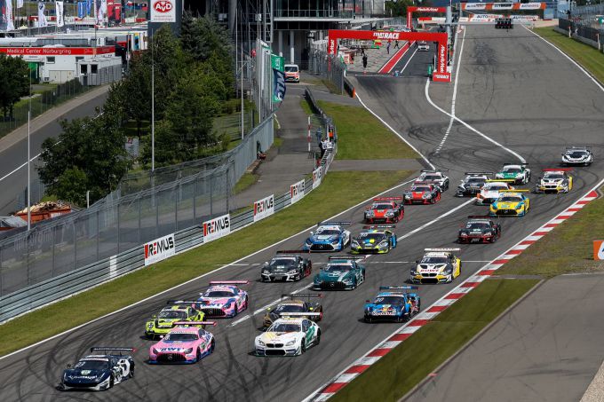DTM Nuerburgring vol startveld met 23 autos en 7 merken