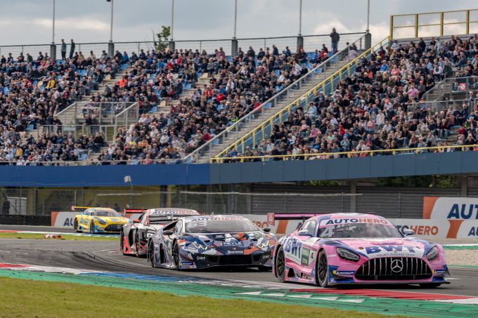 DTM Assen 2021 Geert Timmer chicane met Gotz en Bortolotti