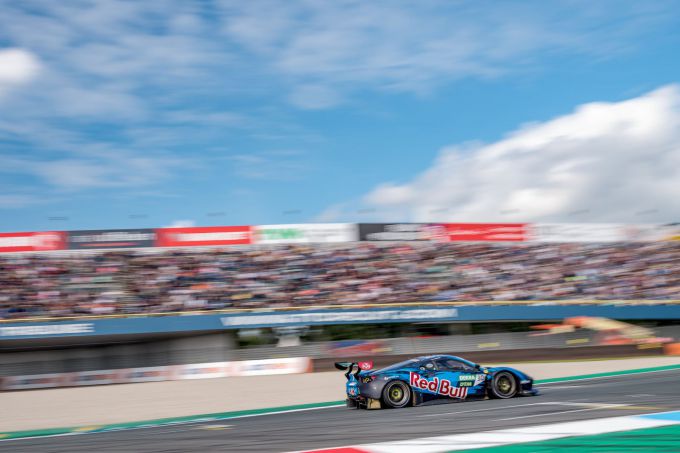 DTM Assen 2021 Liam Lawson Ferrari in de Geert Timmer chicane