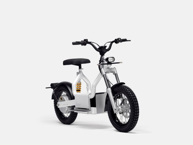 Polestar onthult samen met CAKE een limited edition e-moped