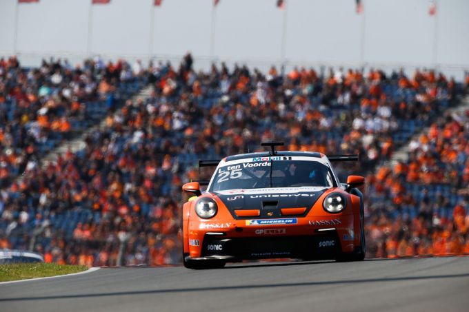 Porsche Mobil 1 Supercup op Circuit Zandvoort Larry ten Voorde oranje fans