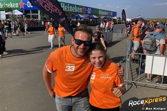  Eva Dorrestijn met vader Wijnand om Max Verstappen aan te moedigen bij de F1 in Zandvoort