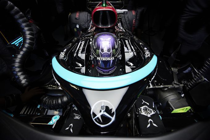 Lewis_Hamilton_F1_Mercedes_cockpit