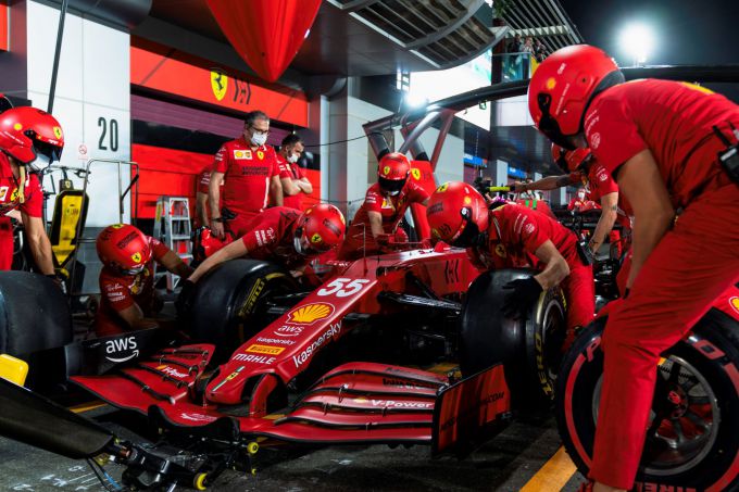 Ferrari_bandenwissel Qatar
