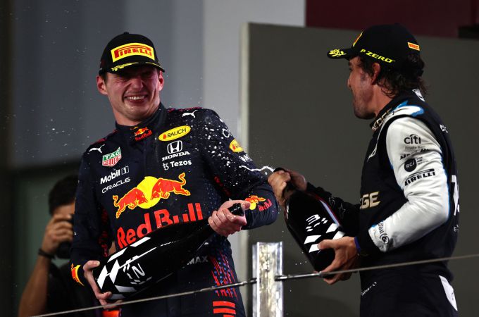 Max_Verstappen_en_Fernando_Alonso_podium_Quatar