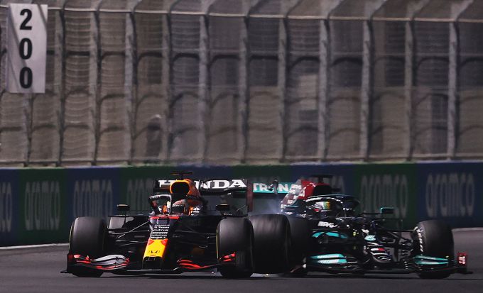 Lewis Hamilton versus Max Verstappen