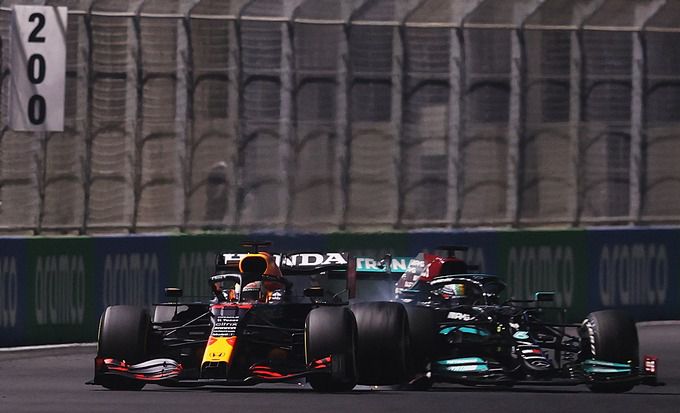 Max Verstappen versus Lewis Hamilton F1