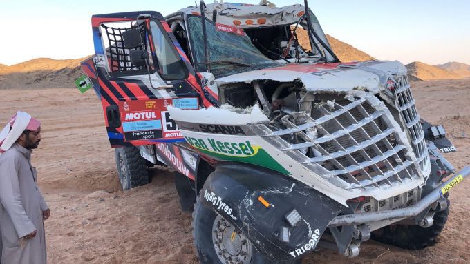 #Dakar2022 definitief over en uit voor Maurik van den Heuvel na harde crash: FIA keurt rallytruck af!